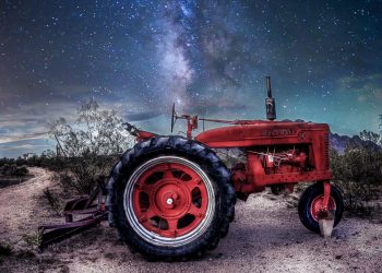 McCormick Farmall Tractor - Milky Way